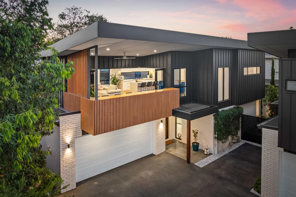 2/8 Wilson St, Labrador, QLD 4215