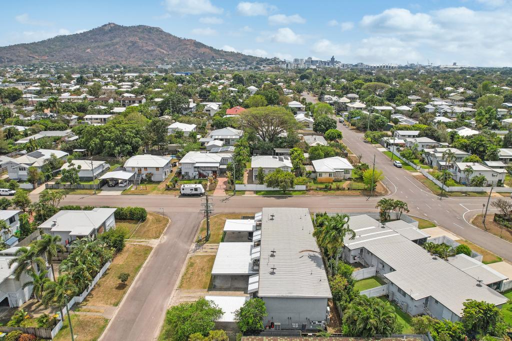 2/32 Carr St, Hermit Park, QLD 4812
