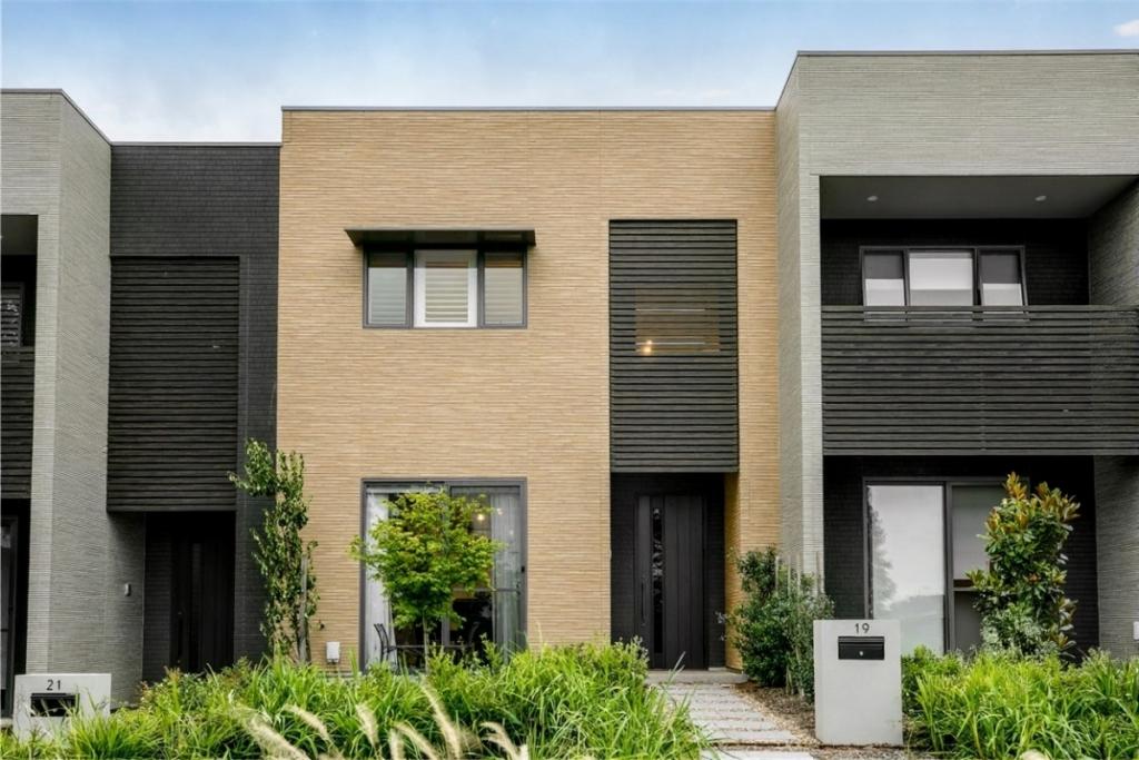 19 Fairbank Dr, Gledswood Hills, NSW 2557