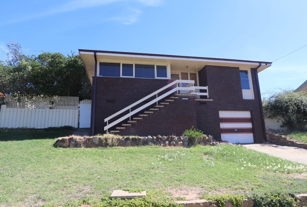 6 BROUGHTON ST, GOULBURN, NSW 2580