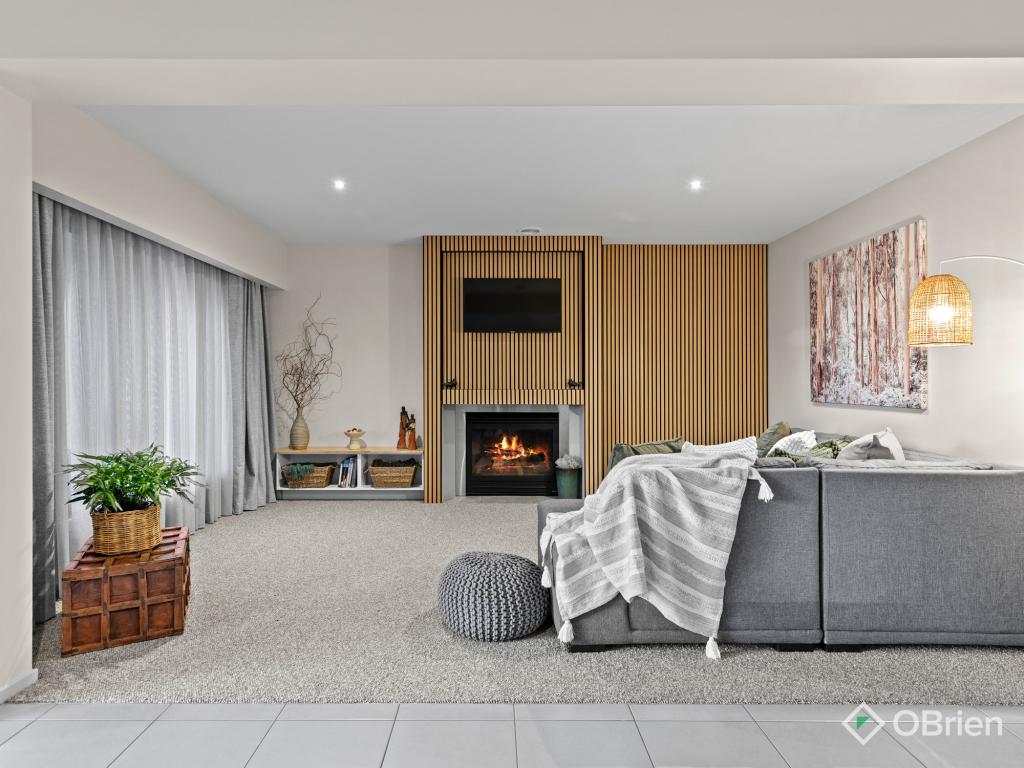 1 SPRING HILL RD, LANGWARRIN, VIC 3910