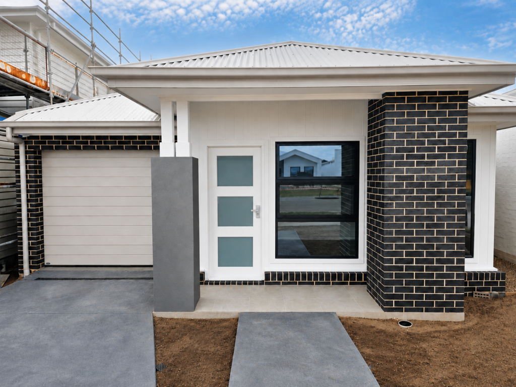 18 Hatter Cct, Calderwood, NSW 2527