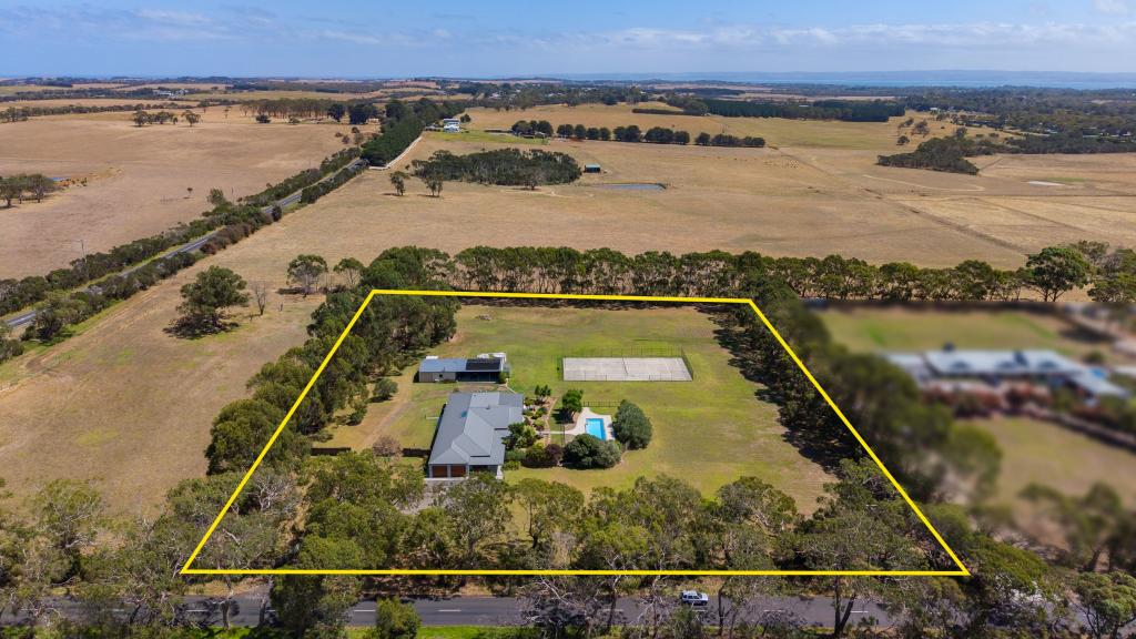 15 Coghlan Rd, Cowes, VIC 3922