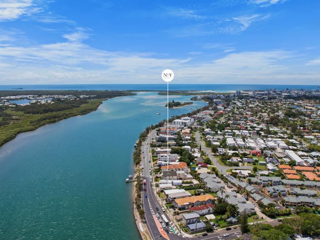 2/205 BRADMAN AVE, MAROOCHYDORE, QLD 4558