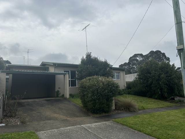 2/10 Queens Ct, Berwick, VIC 3806