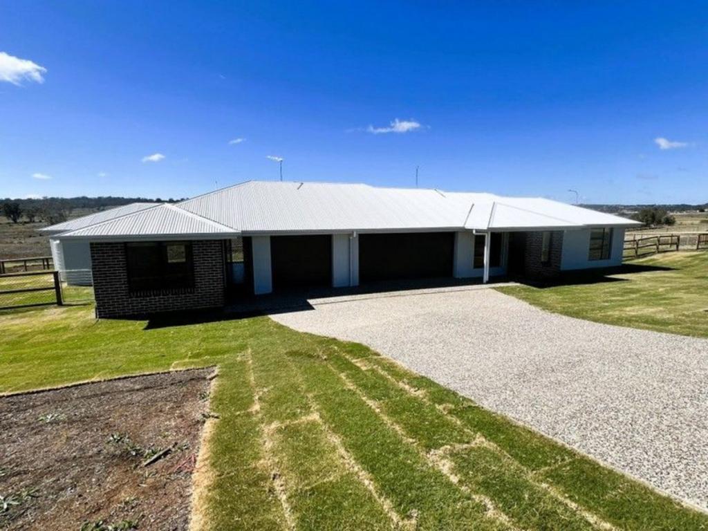 2/28 AQUILA DR, MERINGANDAN WEST, QLD 4352