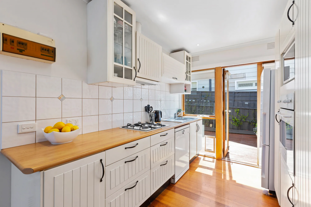 2/11 Mac Cres, Parkdale, VIC 3195