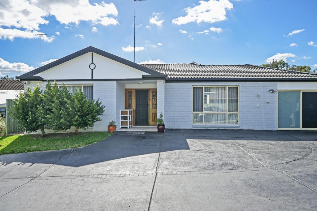 5 LYTHAM CT, GLENMORE PARK, NSW 2745