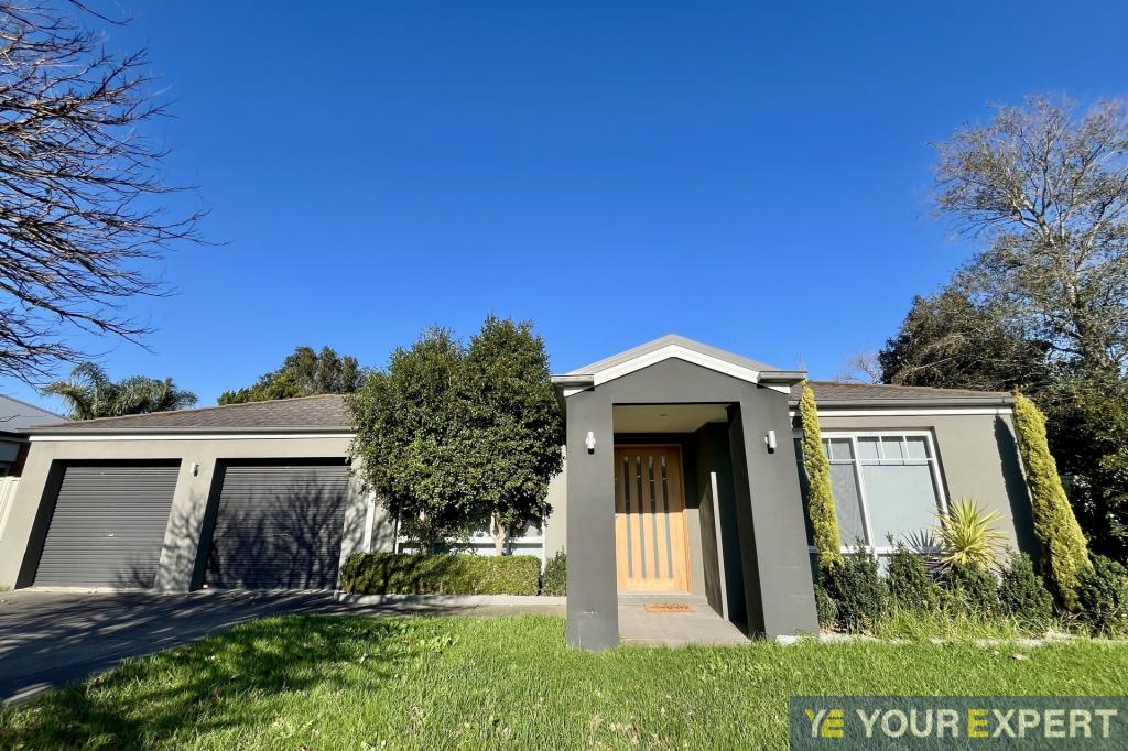 8 Howqua Pl, Pakenham, VIC 3810