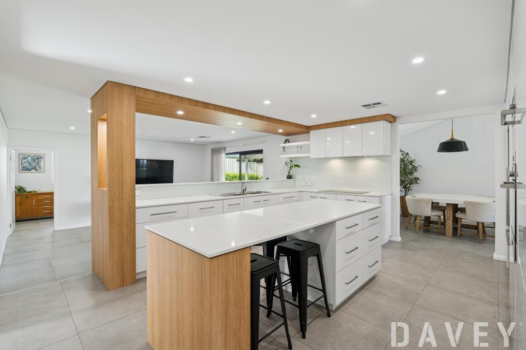 4 BANFF CT, DUNCRAIG, WA 6023
