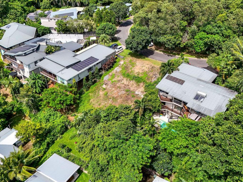 24 Bel-Air Dr, Whitfield, QLD 4870