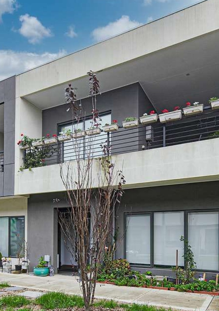 8 POLSON WAY, CRANBOURNE WEST, VIC 3977