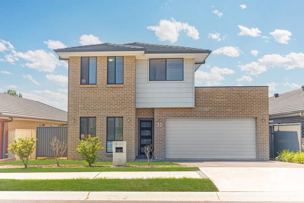 15 THORPE CCT, ORAN PARK, NSW 2570