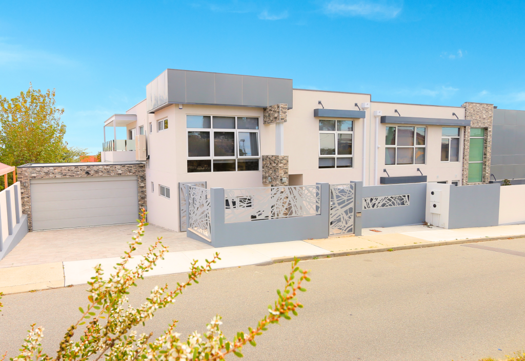 1b Livingstone St, Beaconsfield, WA 6162