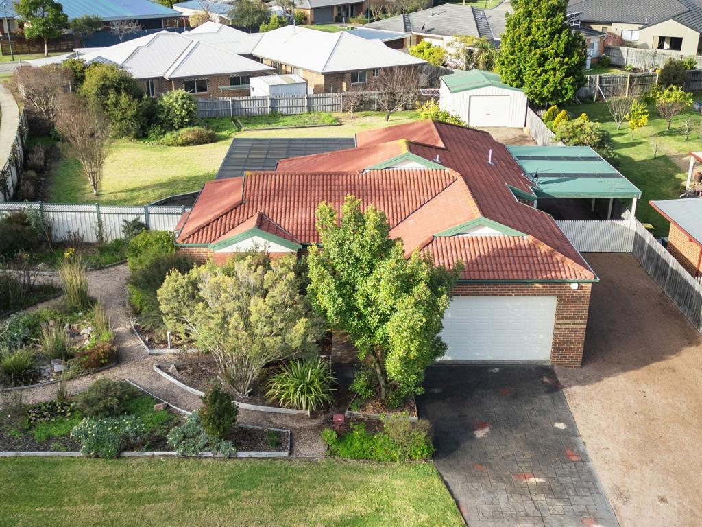 38 CHARLTON PL, EASTWOOD, VIC 3875