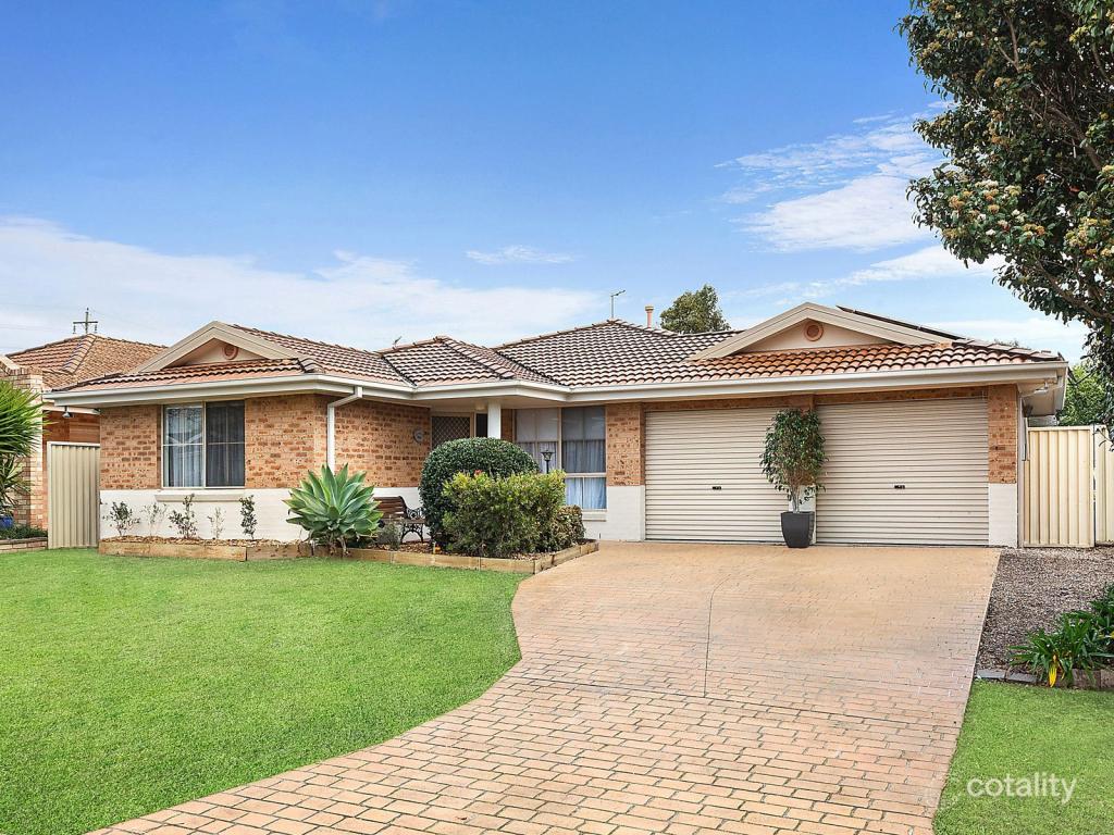 11 Namoi Ct, Wattle Grove, NSW 2173