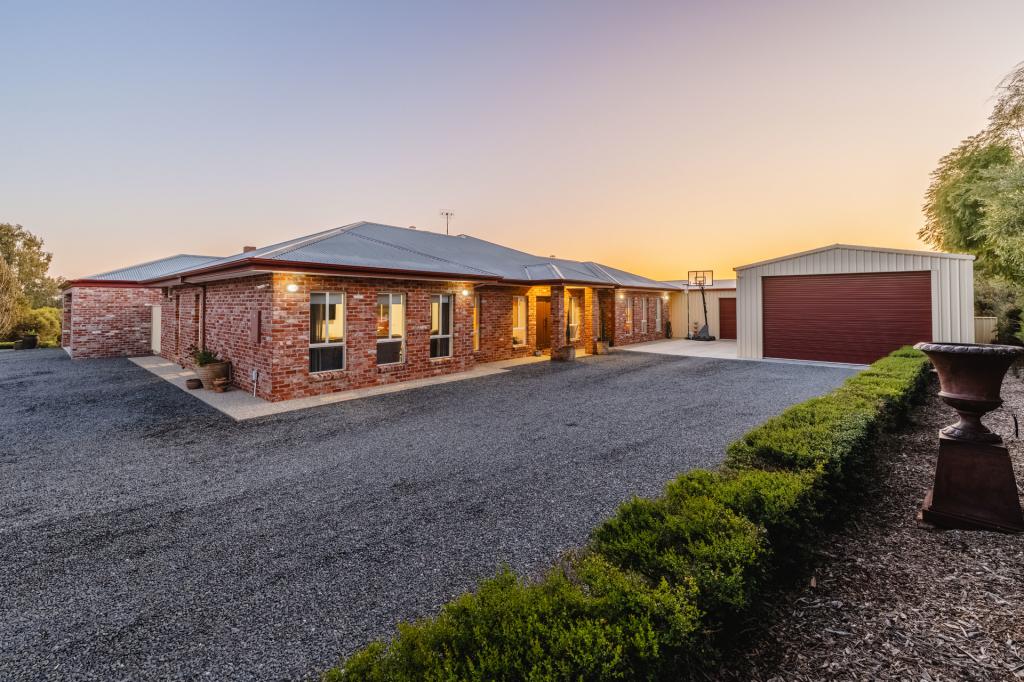 8 Hunt Dr, Robinvale, VIC 3549