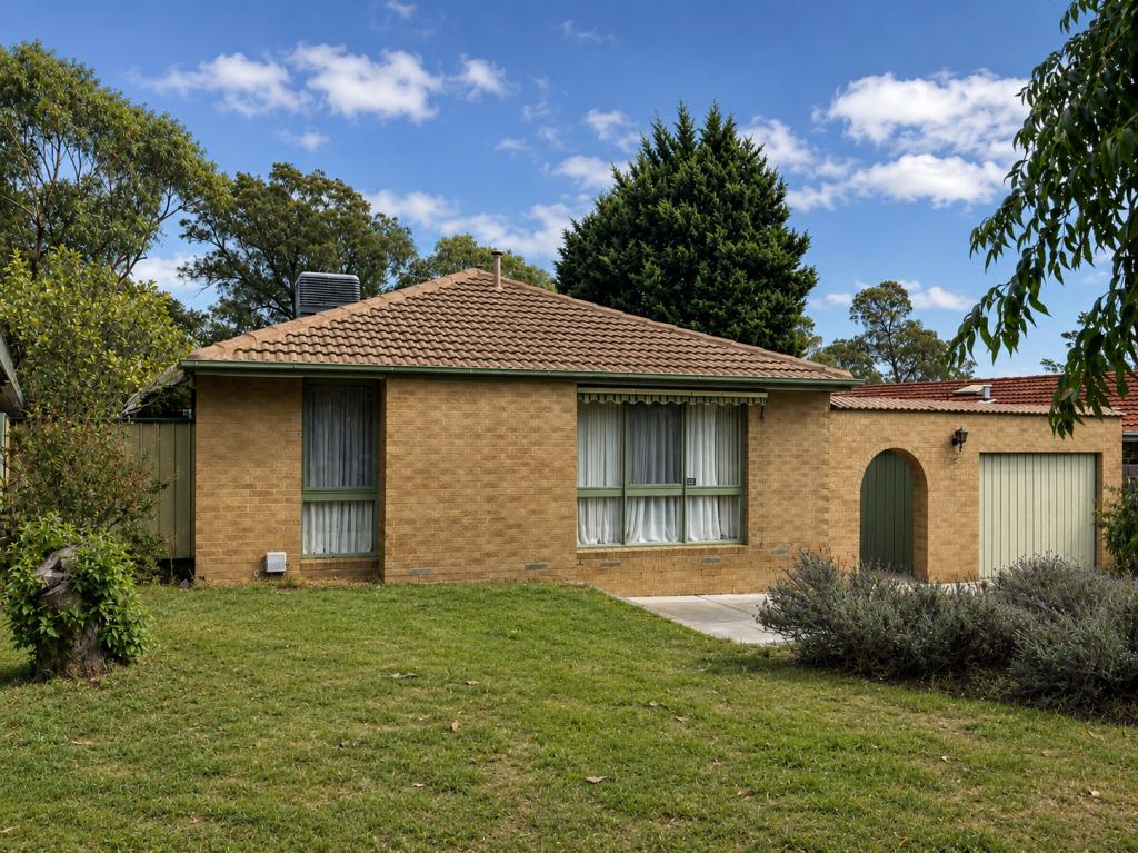 98 James Cook Dr, Endeavour Hills, VIC 3802