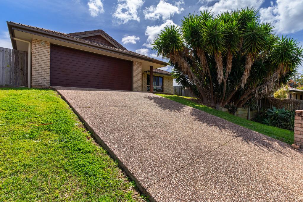 4 Parkview Cl, Southside, QLD 4570