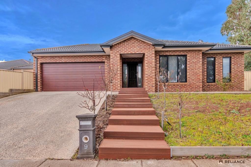 9 MICASA PL, HARKNESS, VIC 3337