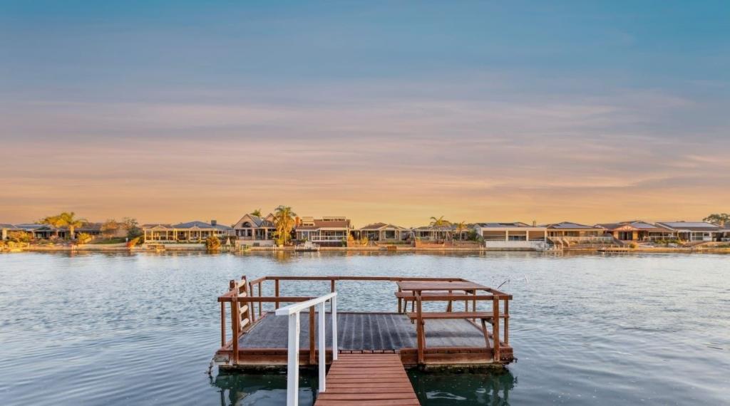 8/8 Hansen Ct, West Lakes Shore, SA 5020