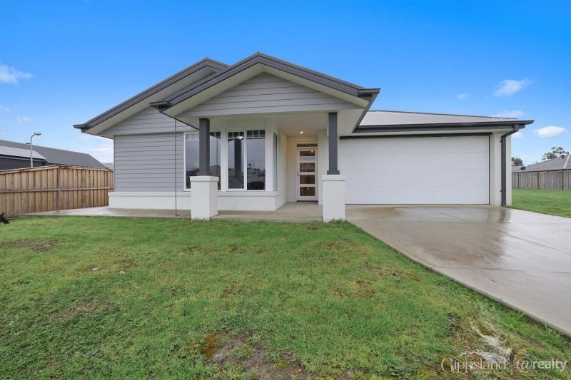 11 Ironbark St, Newborough, VIC 3825