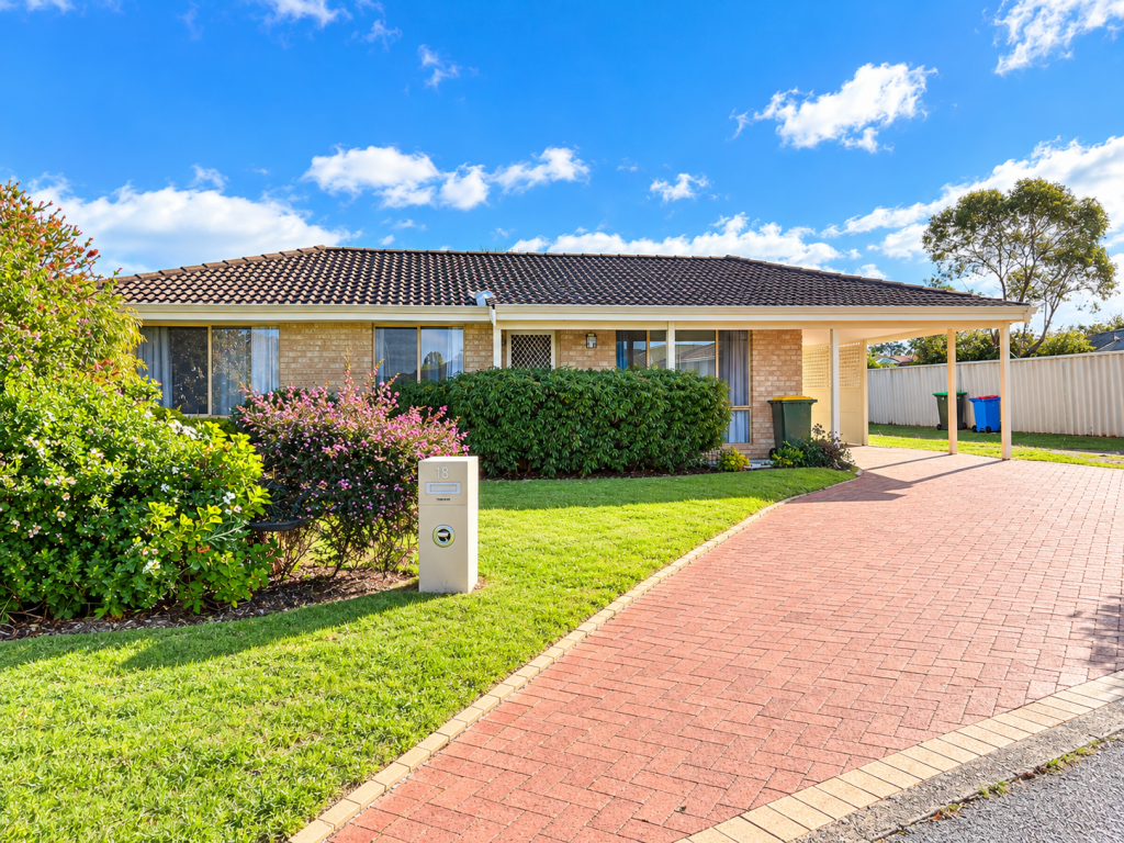 18 CORDOBA WAY, ORANA, WA 6330