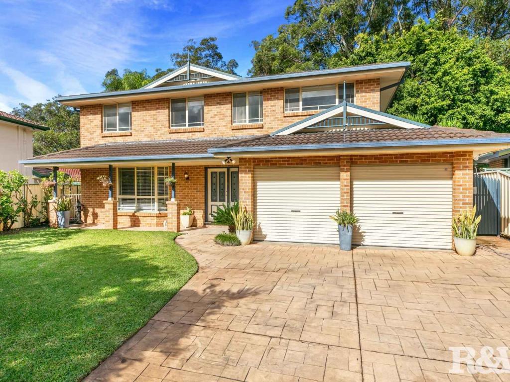 4 Mckellar Cl, Point Clare, NSW 2250