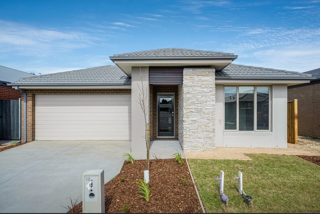 12 Beaumont Ave, Charlemont, VIC 3217
