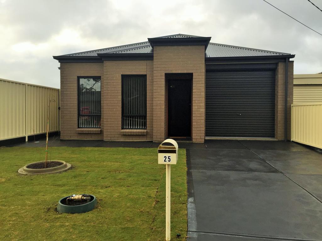 25 Booth Ave, Morphett Vale, SA 5162