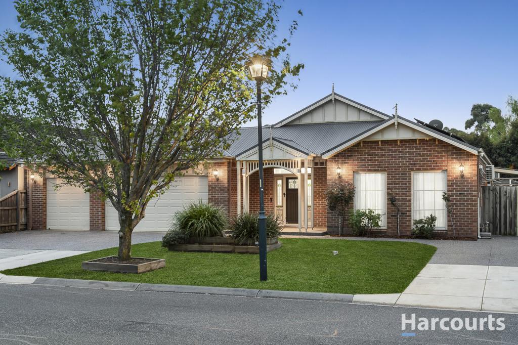 4 LAVENDER AVE, PAKENHAM, VIC 3810