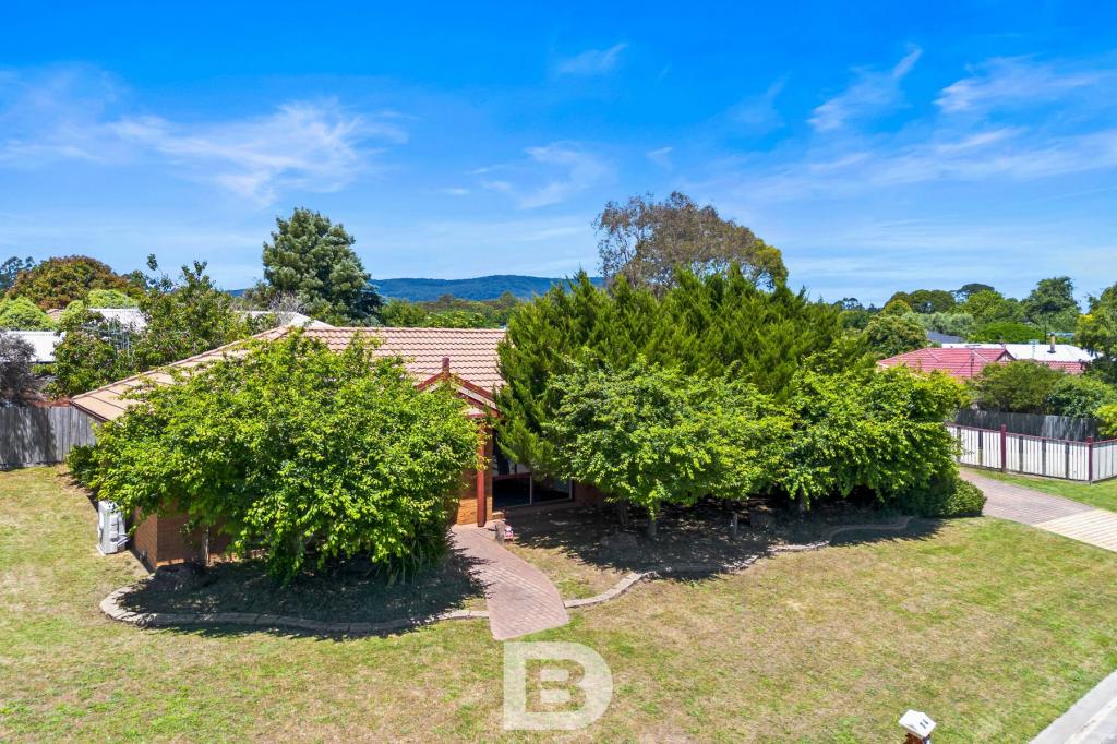 34 Honeysuckle Lane, Woodend, VIC 3442