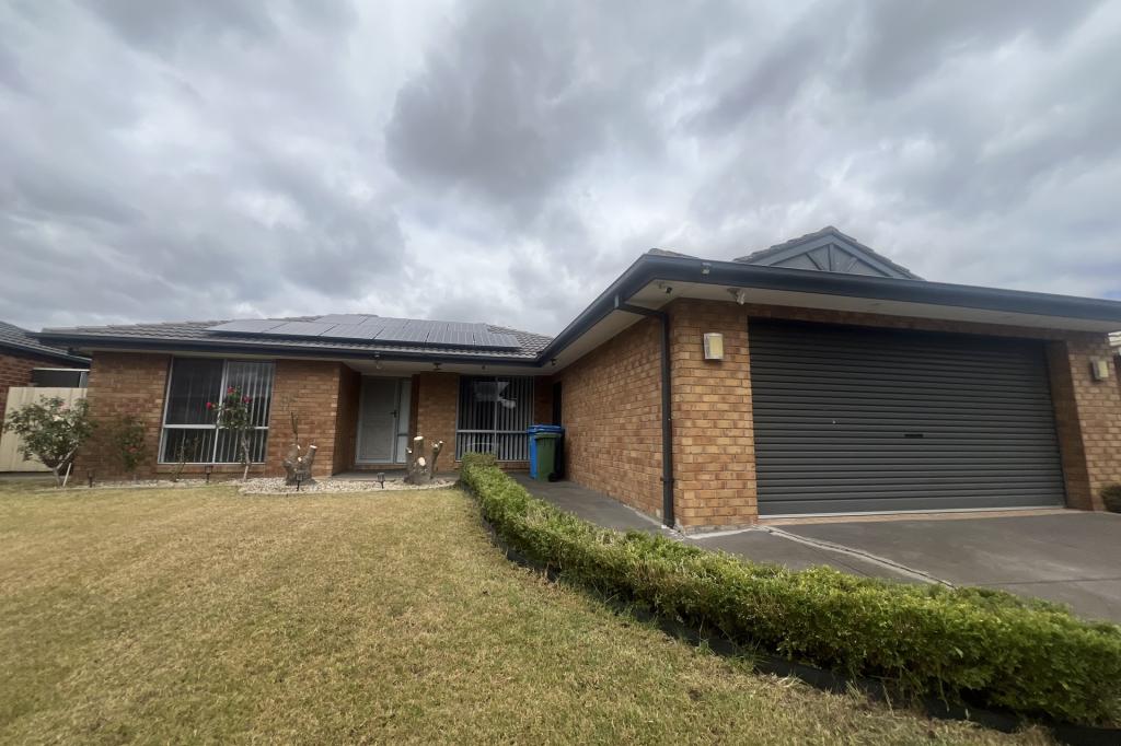 5 Armoy Cl, Cranbourne East, VIC 3977