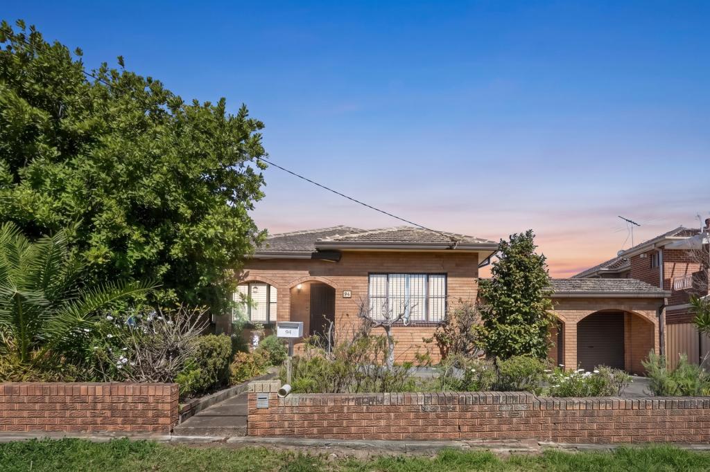 94 Banksia Rd, Greenacre, NSW 2190