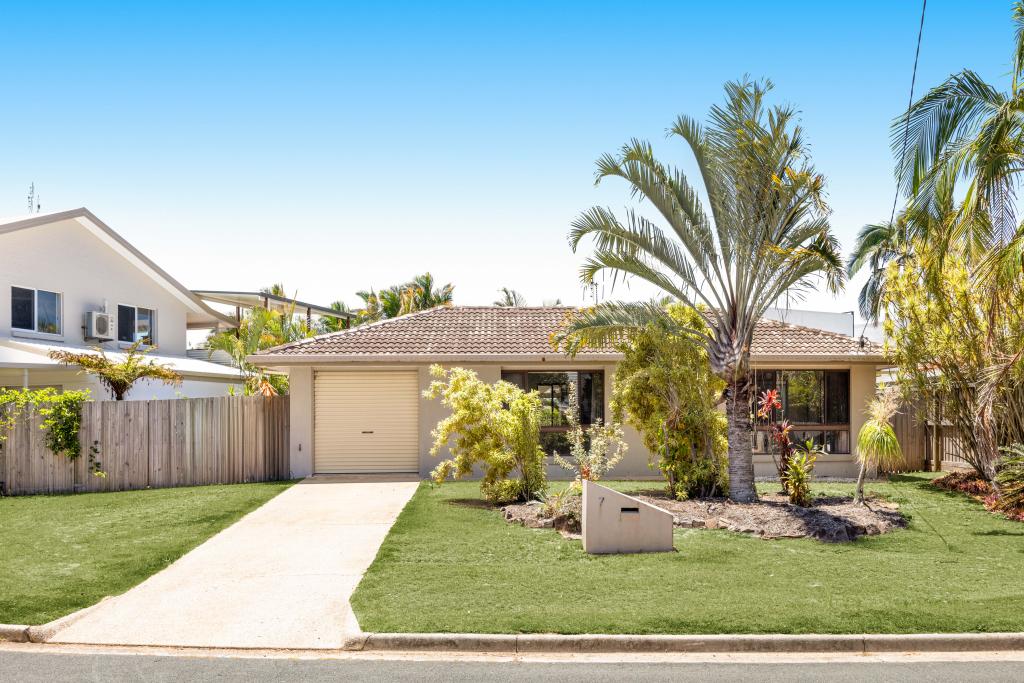 7 Perina St, Warana, QLD 4575