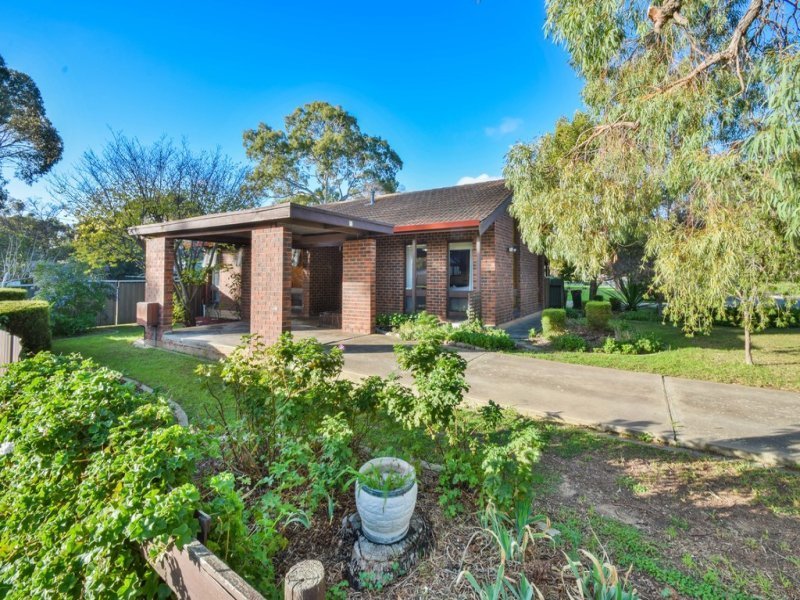 27 Suffolk Dr, Morphett Vale, SA 5162