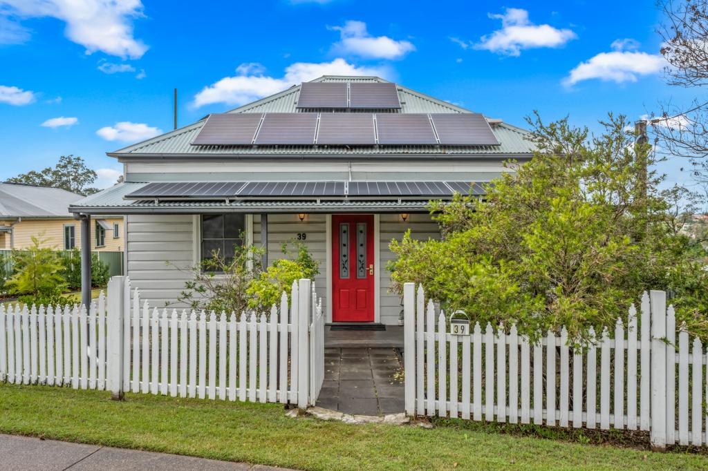 39 Aberglasslyn Rd, Rutherford, NSW 2320