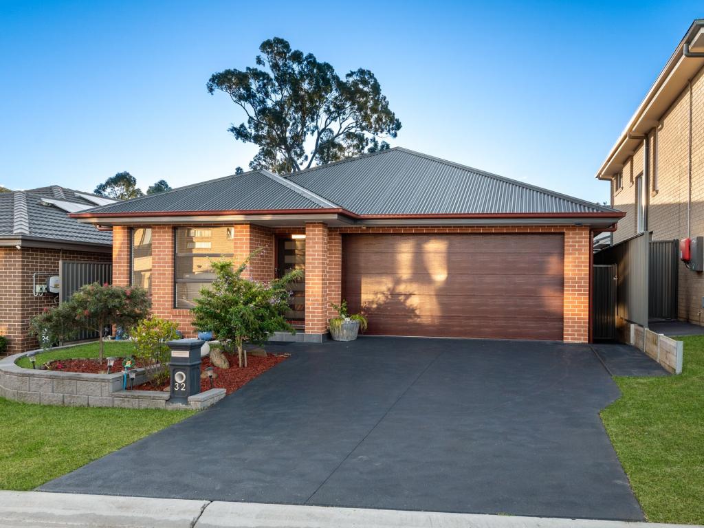 32 Bluebell Cres, Spring Farm, NSW 2570