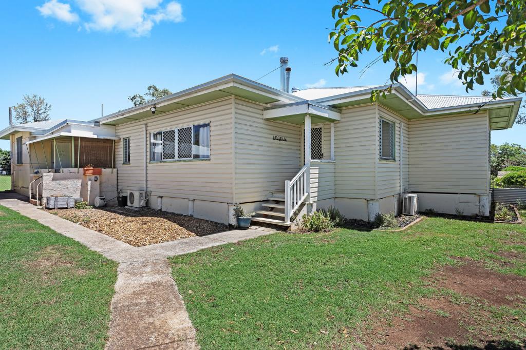 17 Cribb St, Oakey, QLD 4401