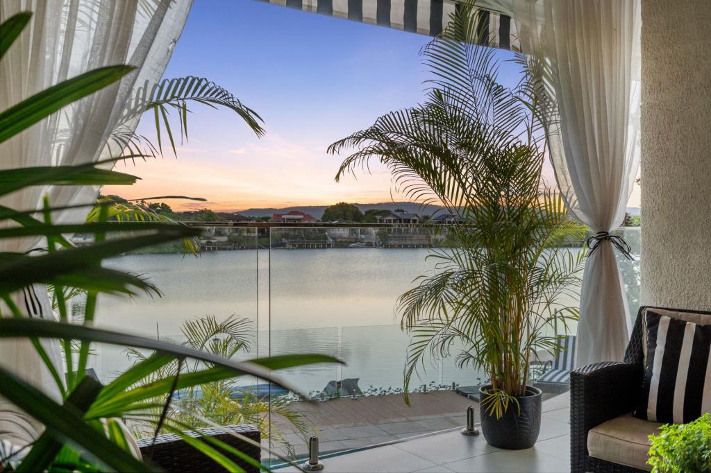 52 Bollard Cct, Clear Island Waters, QLD 4226