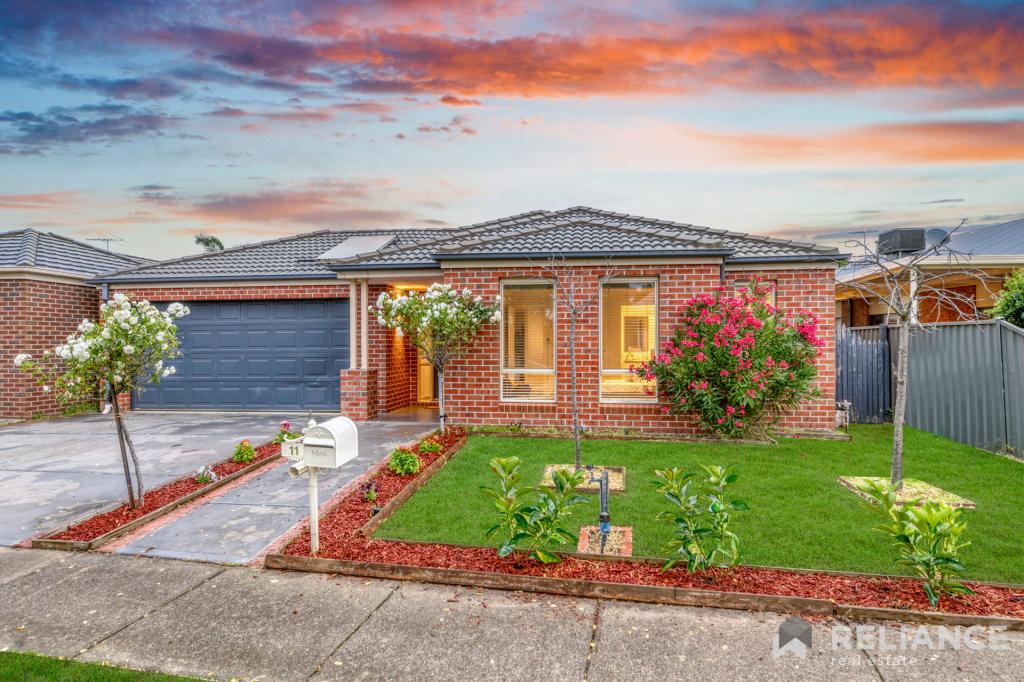 11 Maclarens Cl, Manor Lakes, VIC 3024