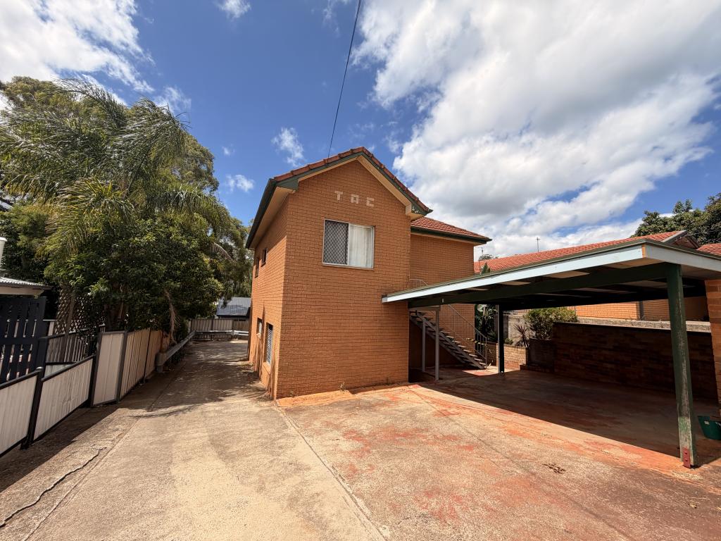 2/5 Adam St, North Toowoomba, QLD 4350