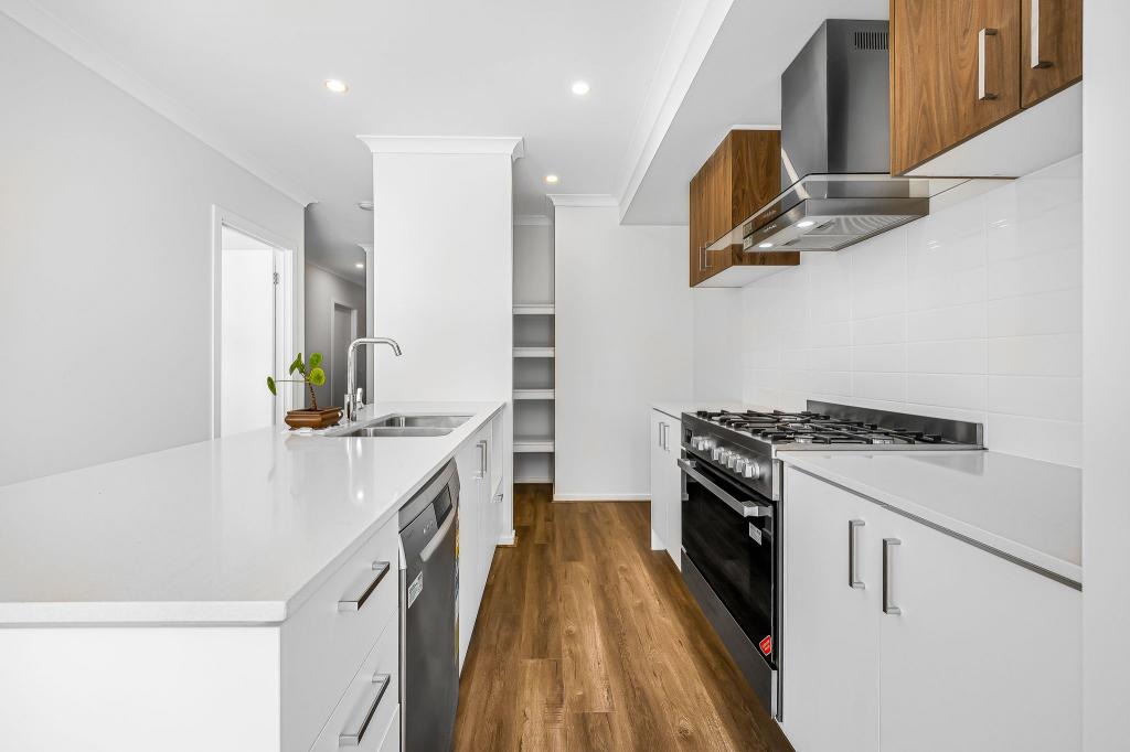 29 Basilico St, Clyde, VIC 3978
