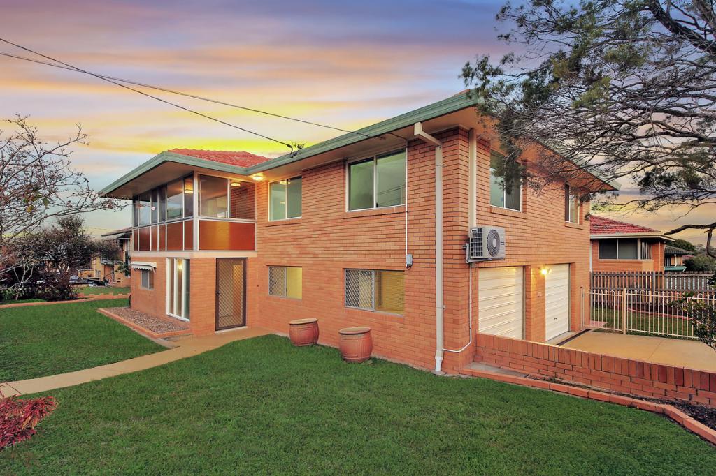 1 Mourilyan St, Mansfield, QLD 4122