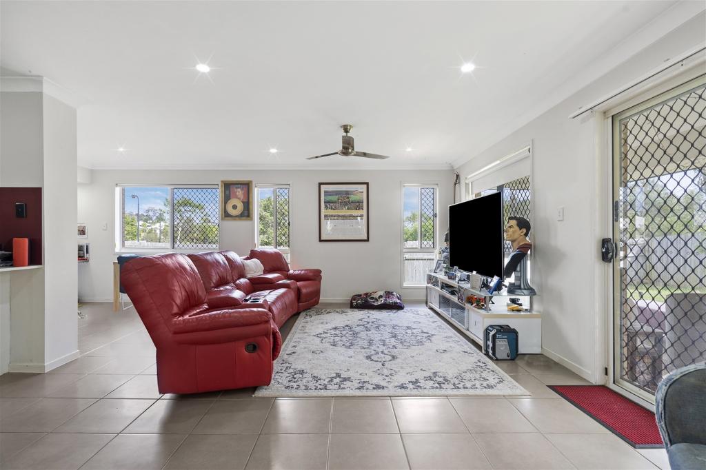 25 MILBROOK CRES, PIMPAMA, QLD 4209