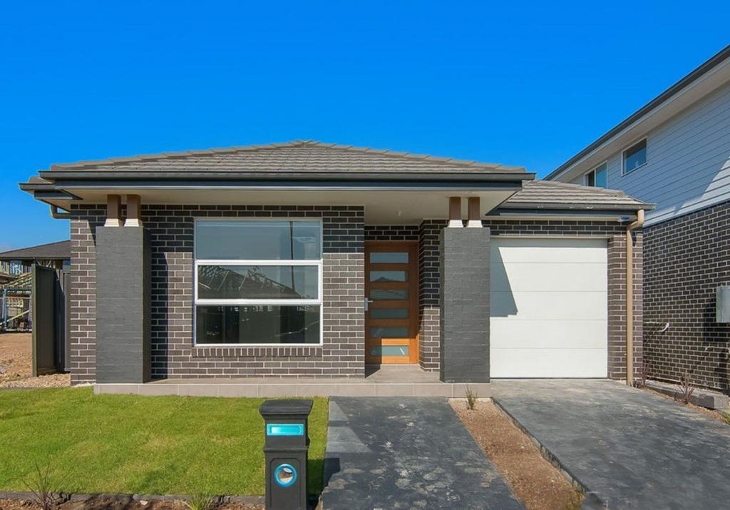 15 Lieutenant Street, Jordan Springs, NSW 2747 House for rent