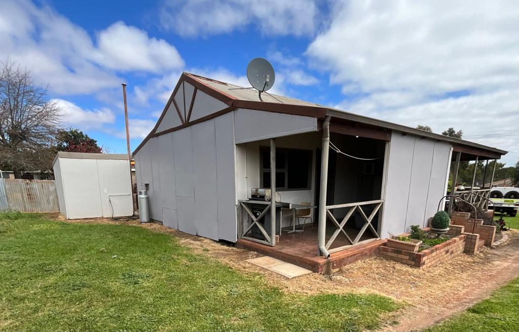 21 JOHNSTONE ST, BODDINGTON, WA 6390