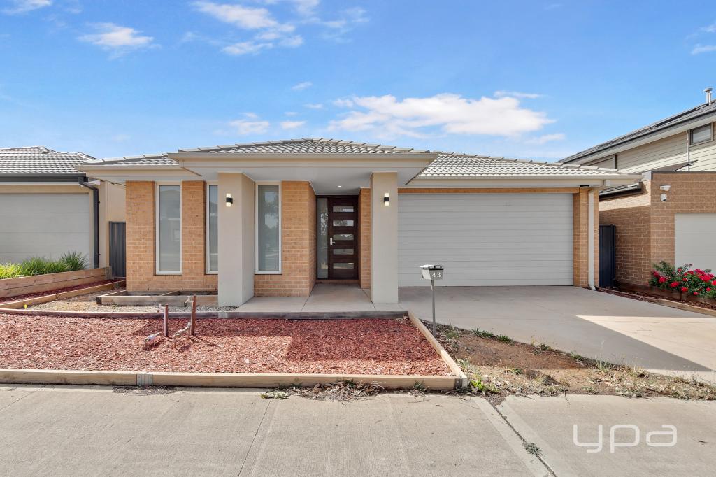 43 ATHERSTONE BVD, STRATHTULLOH, VIC 3338