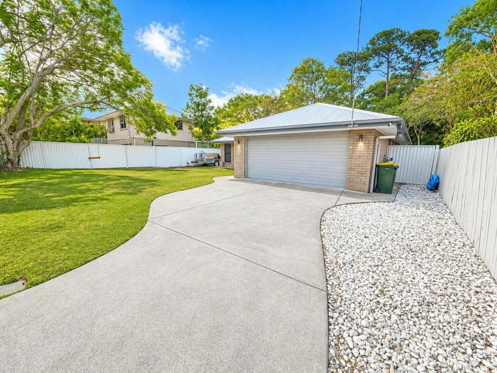 862 Beachmere Rd, Beachmere, QLD 4510
