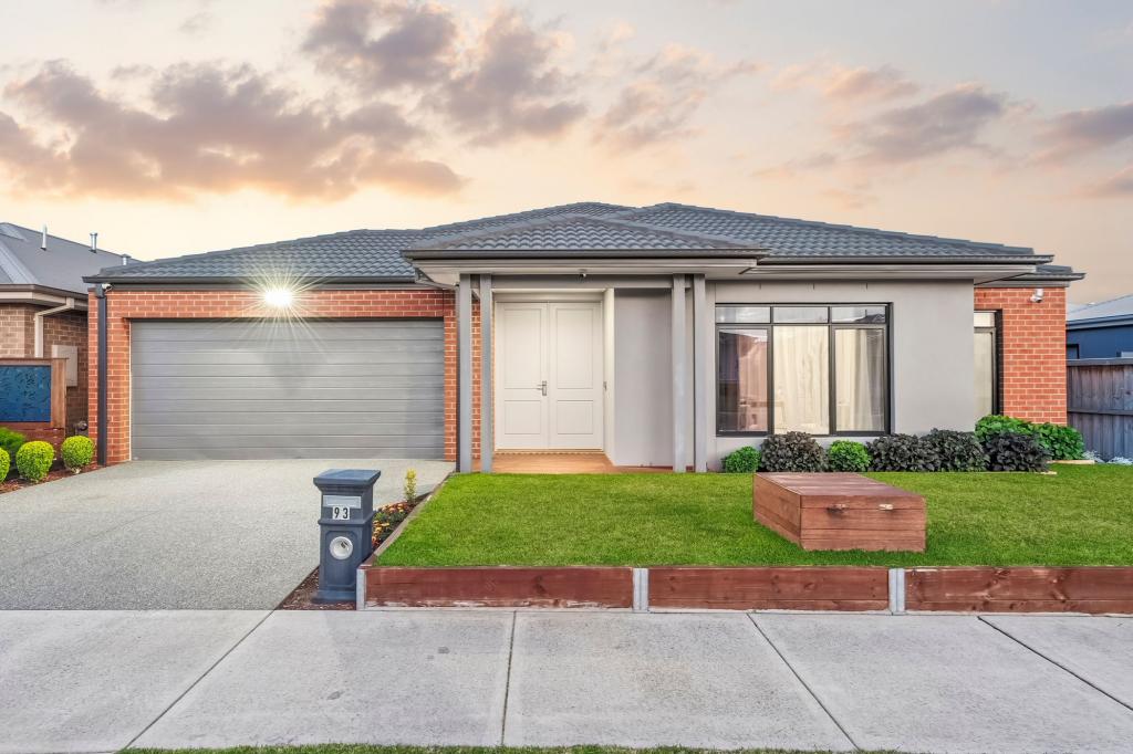 93 FLOURISH DR, MOUNT DUNEED, VIC 3217